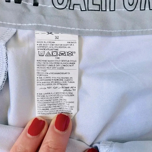 Old Navy Swim Men’s Built-In Flex Board Shorts 32W Surfer Graphic Design - Picture 6 of 7